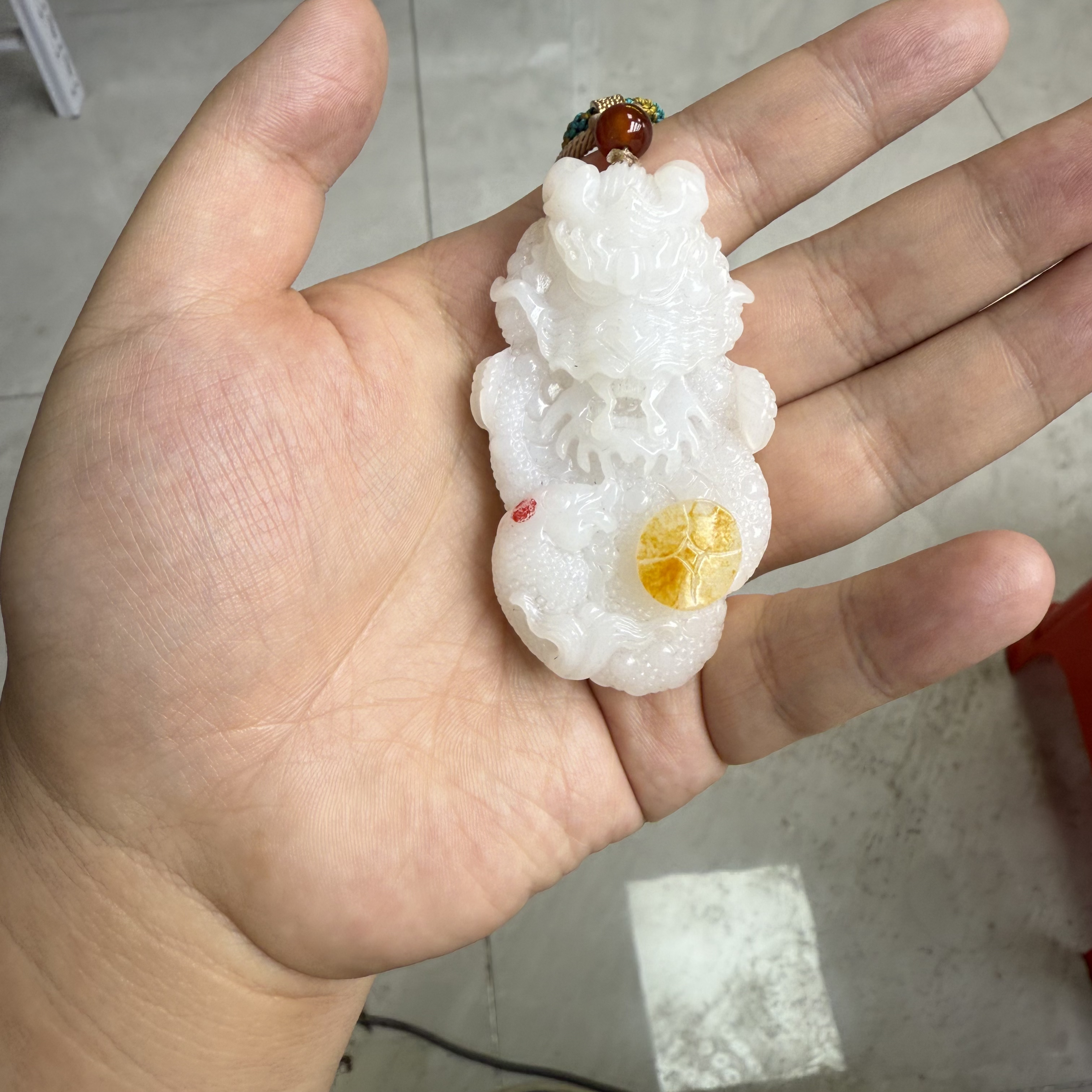 石包沁色龙手把把玩件