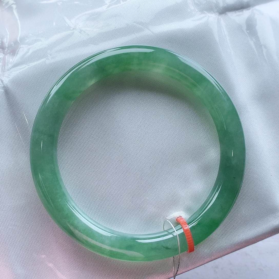 翡翠手镯未镶嵌53圈口