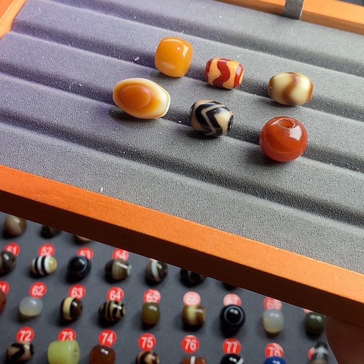 未镶嵌玛瑙/玉髓珠宝半成品洛****?