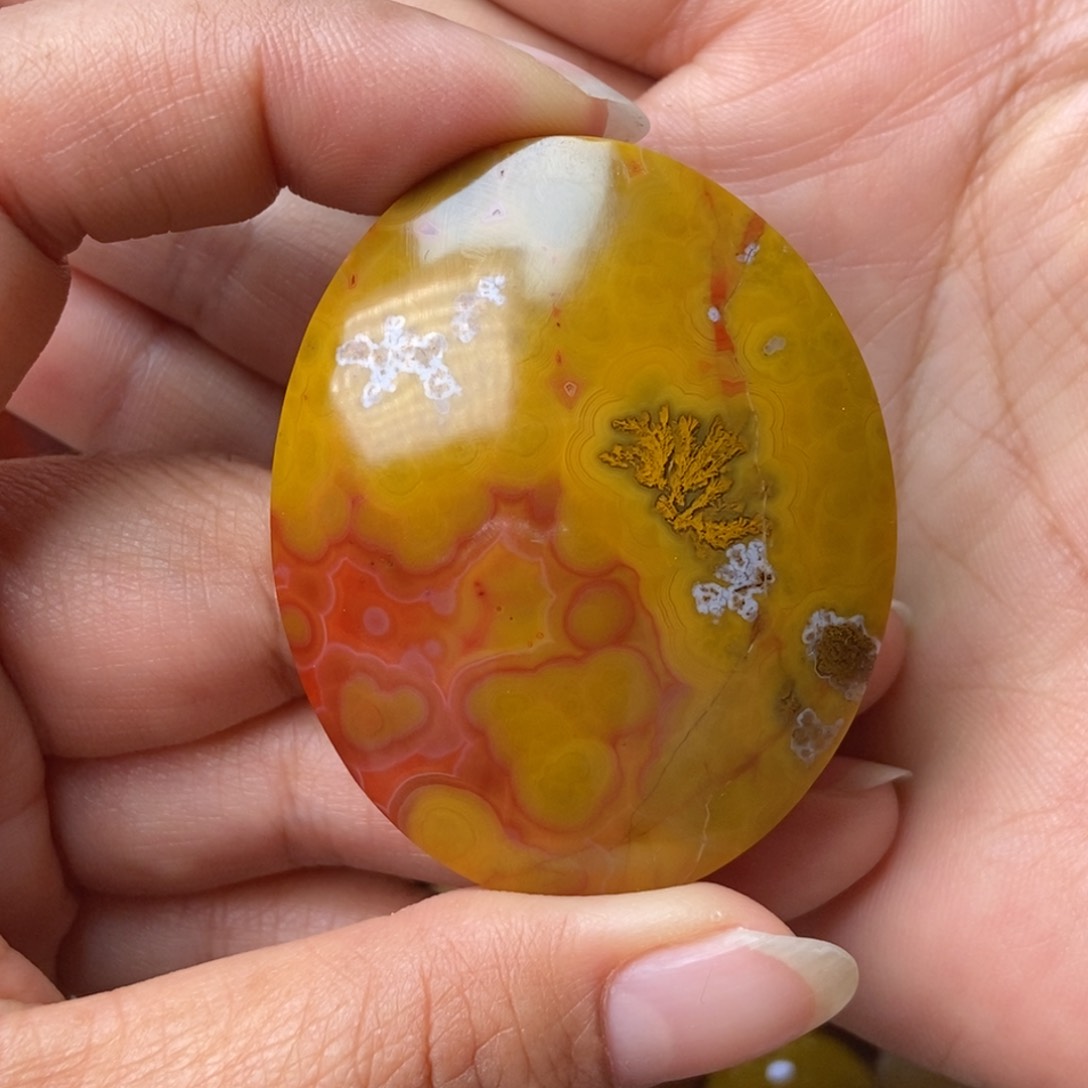 玛瑙/玉髓颈饰未镶嵌战国红