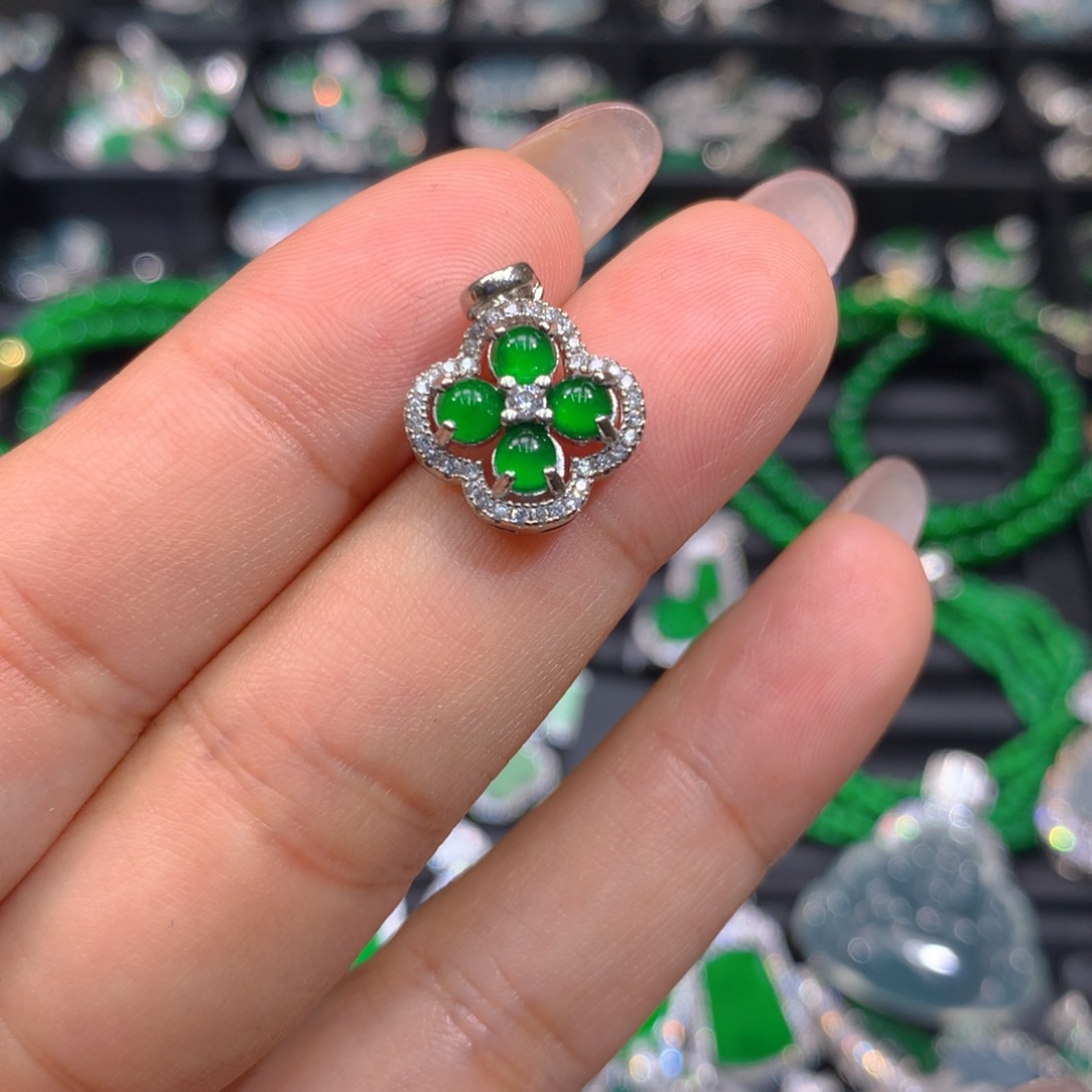 翡翠耳饰未镶嵌天然