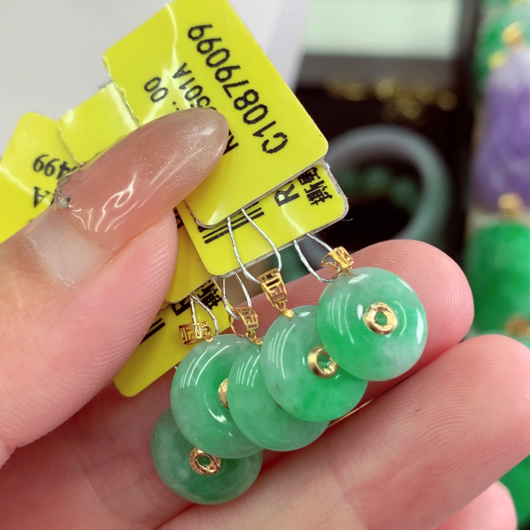 翡翠18K金镶嵌吊坠(不含链)多样性发货选其一