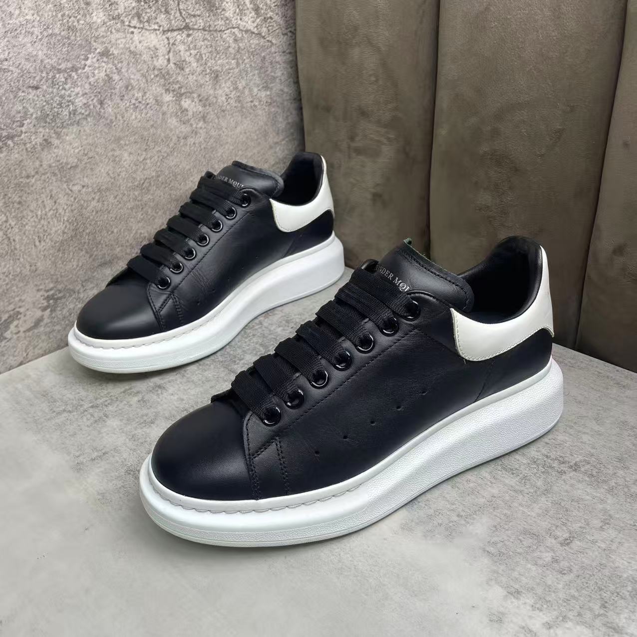 95新 Alexander McQueen/亚历山大·麦昆 黑色皮革松糕鞋/40.5码