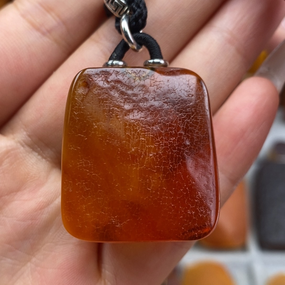 琥珀吊坠(赠链)未镶嵌