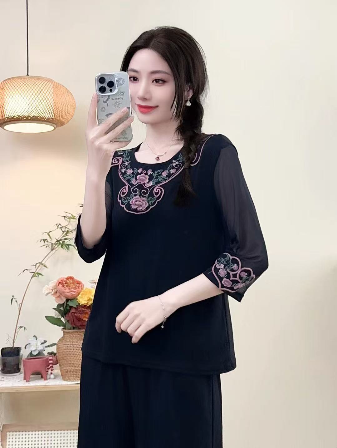 2025秋季新款新中式国风圆领刺绣花打底衫女宽松显瘦百搭上衣女
