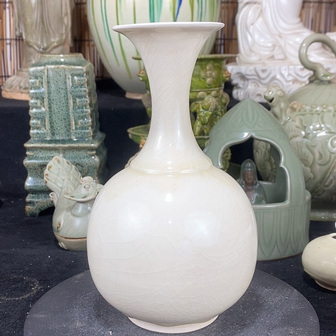 摆件巩县窑白釉色瓶子