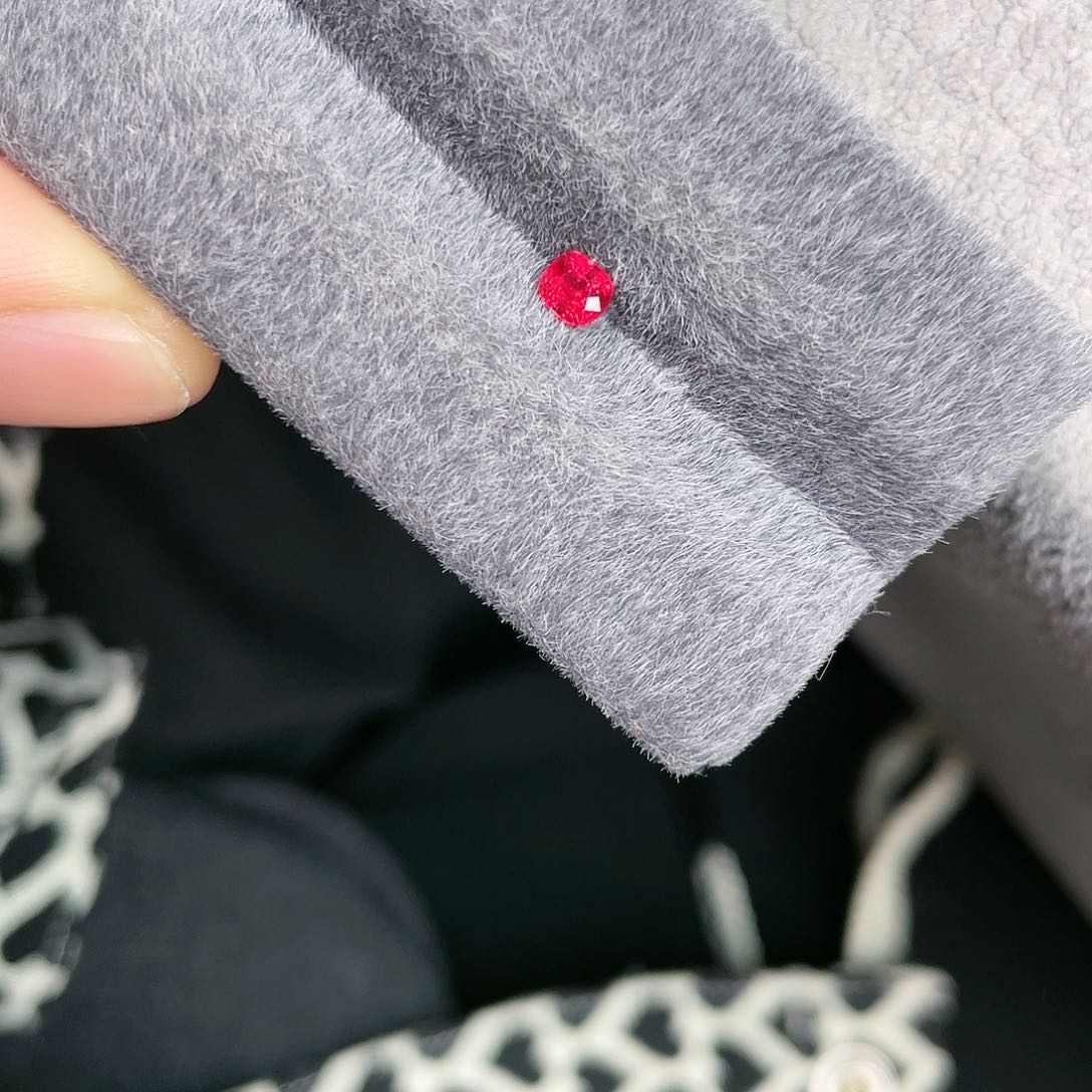 尖晶石裸石未镶嵌0.3Ct。