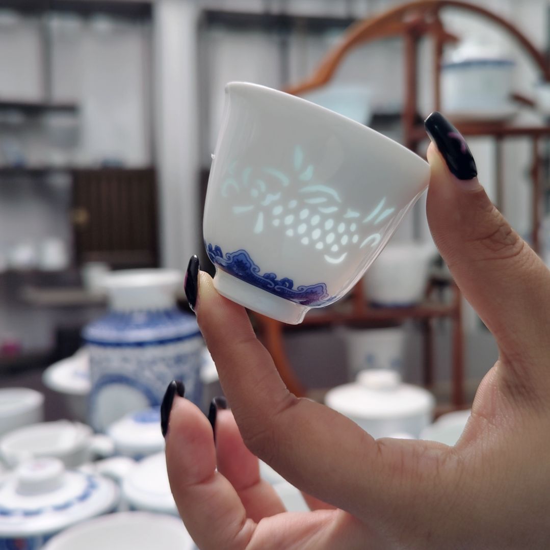 陶瓷年年有余小杯两只装