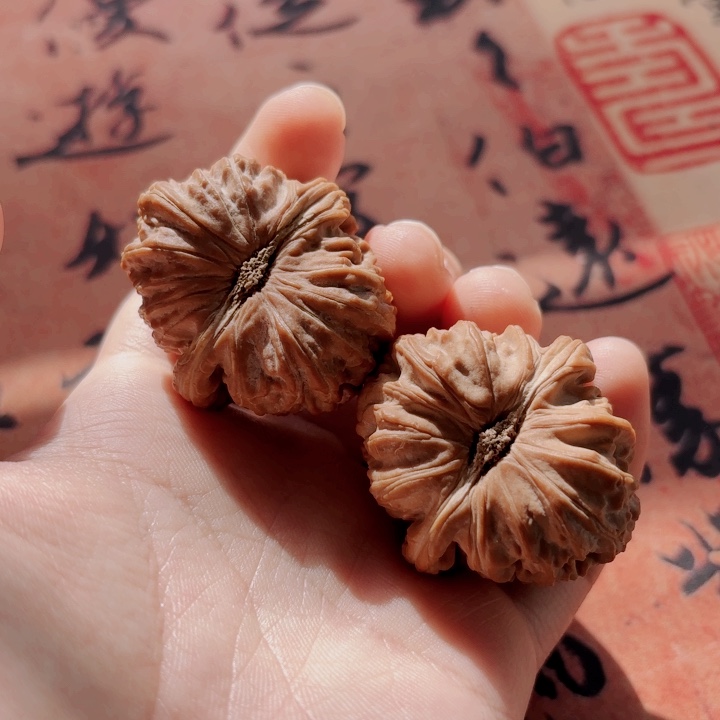 文玩核桃吊坠39红皮白狮子