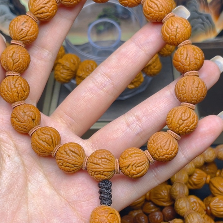 我***声桃核吊坠仿古龙纹桃核手串