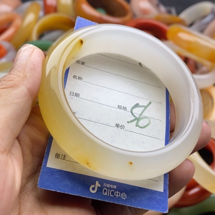 石英质玉手镯未镶嵌