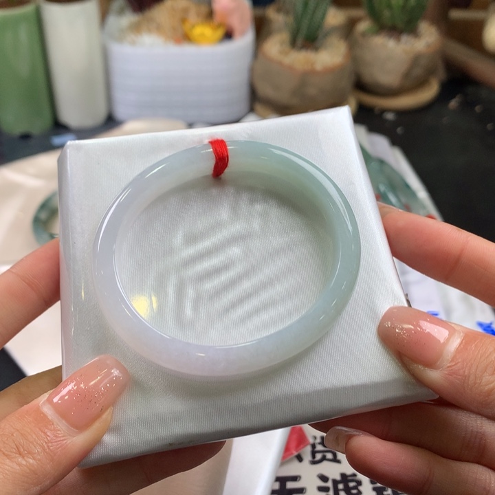 翡翠未镶嵌手镯54贵妃