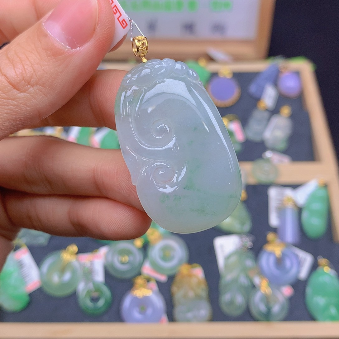 翡翠颈饰18K金镶嵌翡翠