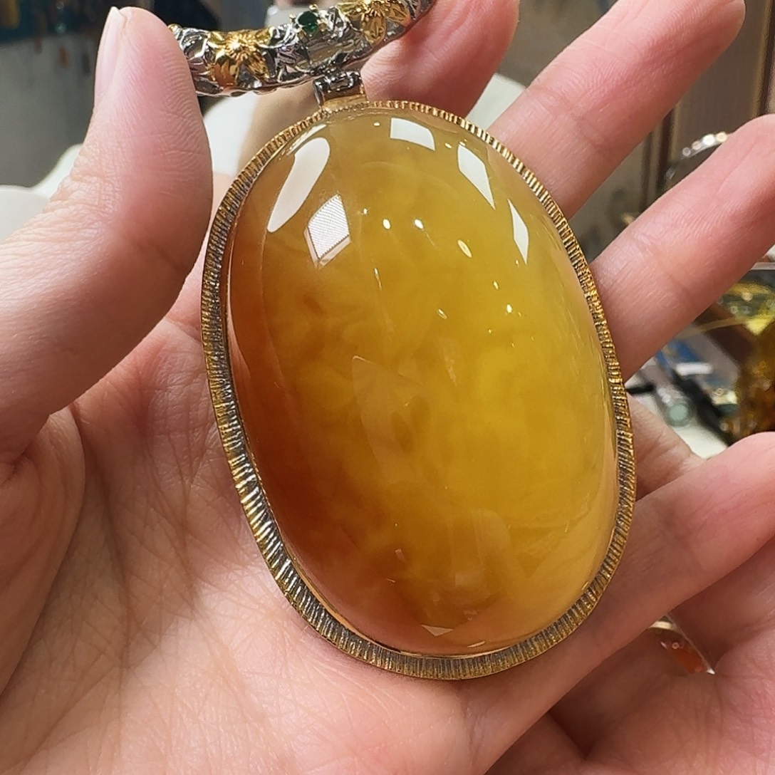 琥珀未镶嵌颈饰吊坠