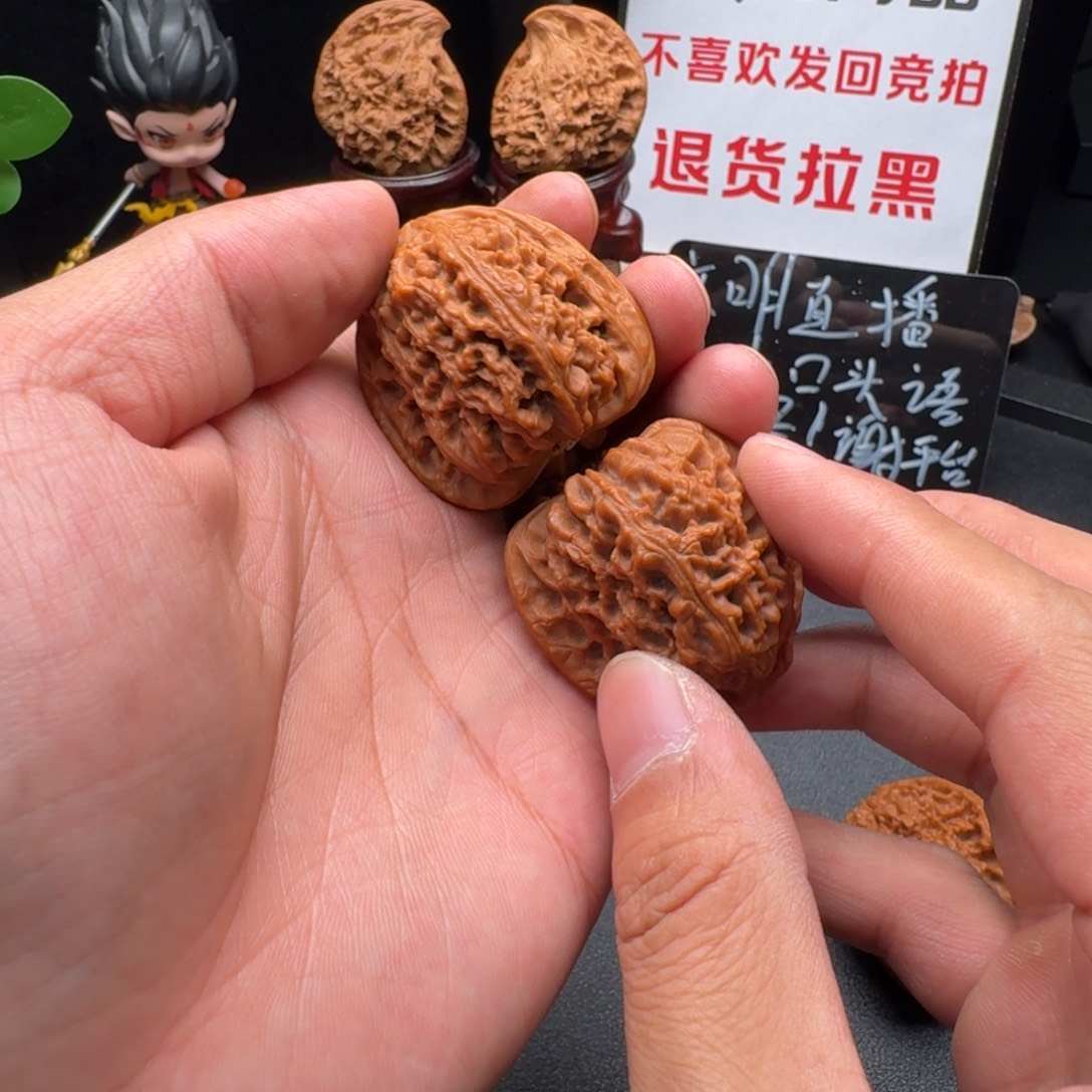 文玩核桃吊坠41×42+全品三角疆南疆石狮子头文玩核桃