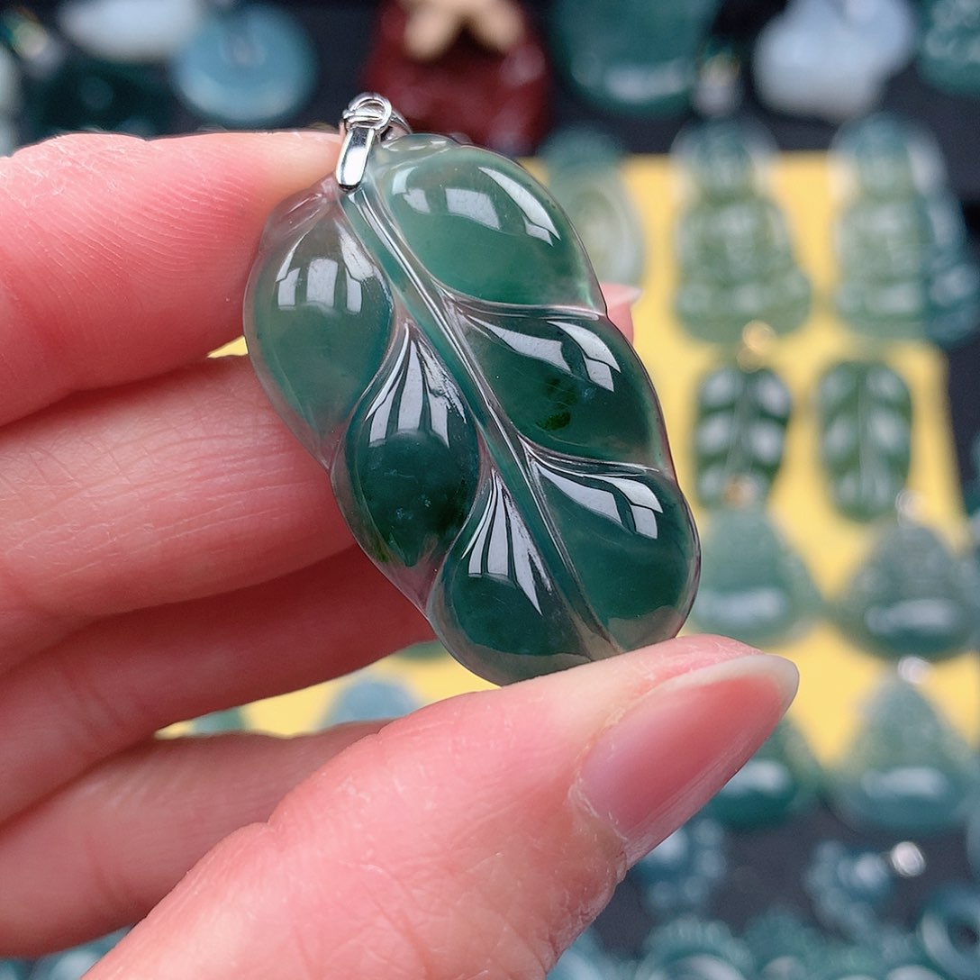 翡翠颈饰未镶嵌吊坠