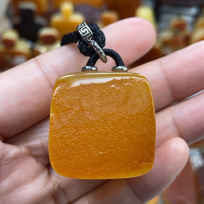 【闪购商品】琥珀颈饰未镶嵌