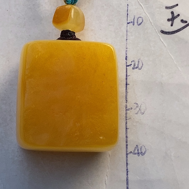 小****琥珀未镶嵌珠宝奇石