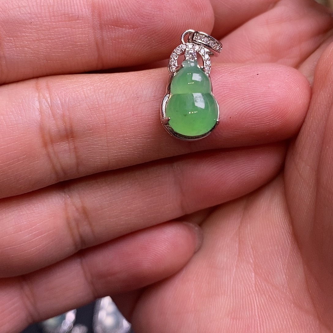 翡翠银S925镶嵌颈饰葫芦