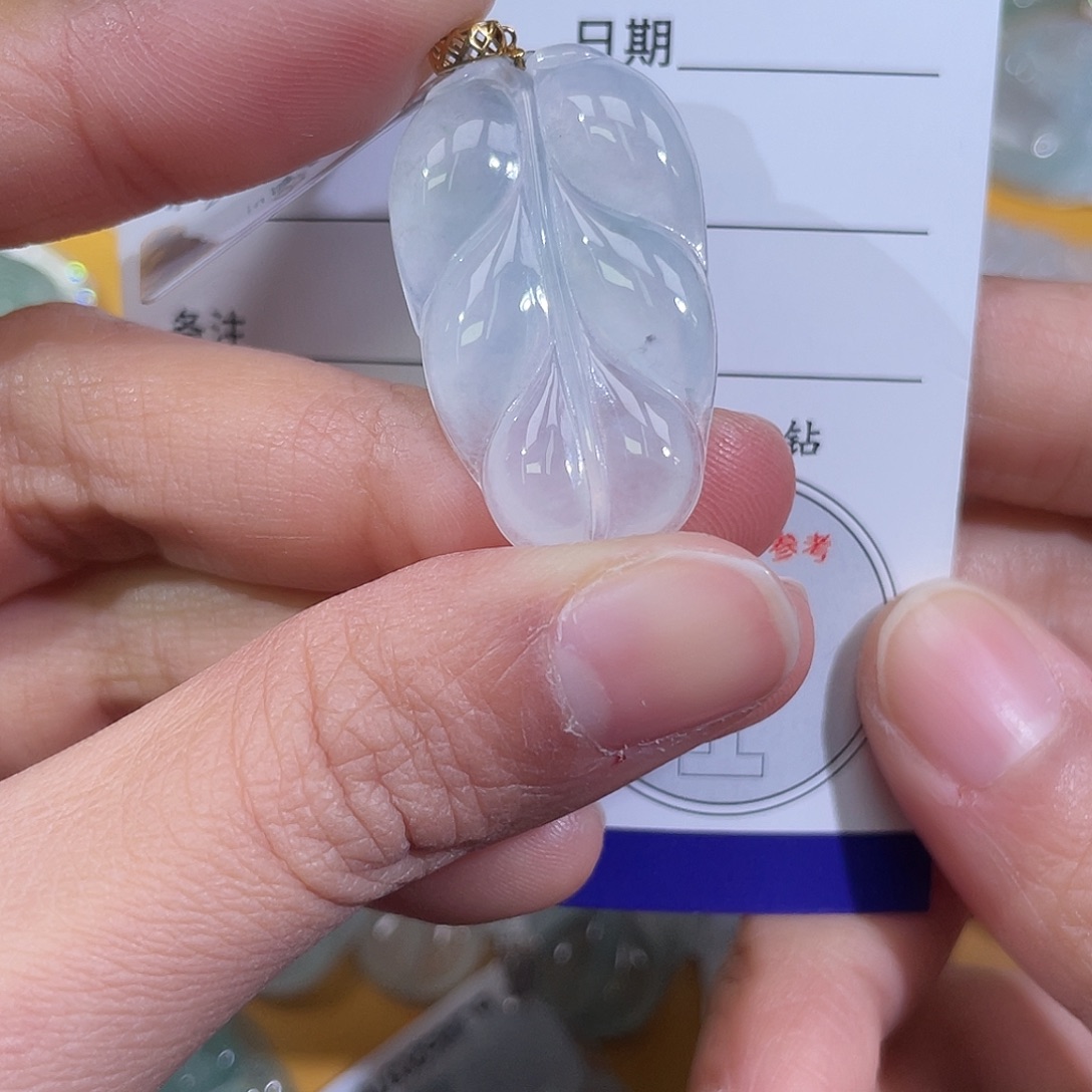 翡翠18K金镶嵌颈饰叶子