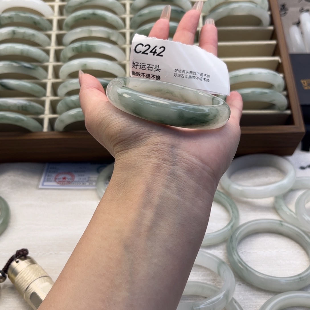 石英质玉（天山翠）未镶嵌手镯242