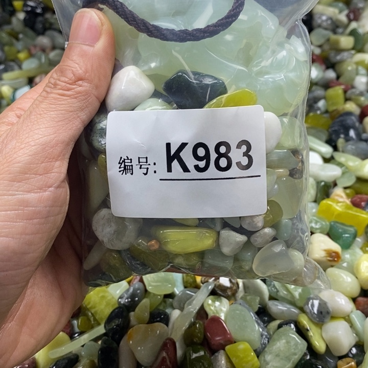 蛇纹石玉鱼缸石未镶嵌