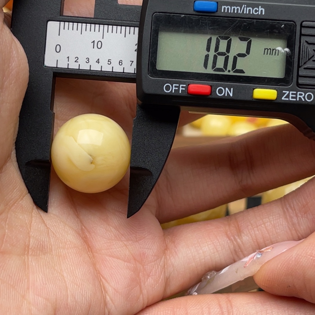 有***空琥珀未镶嵌裸石蜜蜡圆珠微瑕静