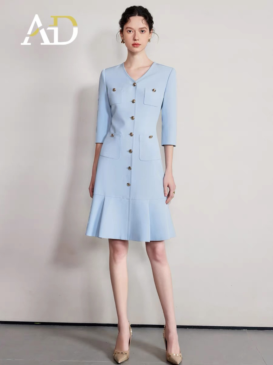 AD气质V领蓝色连衣裙女士职业装西服裙2025新款单排扣荷叶边裙子