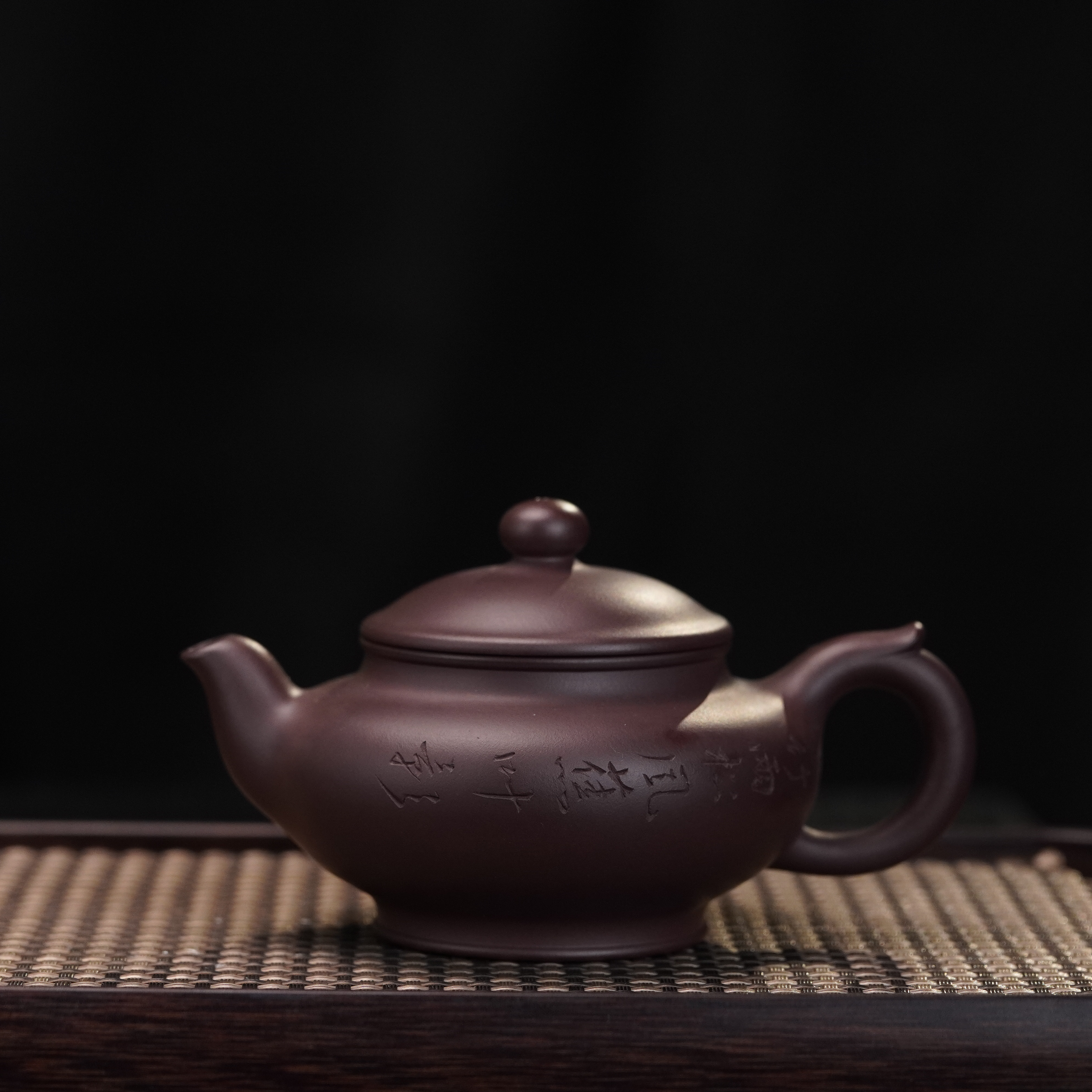 lot.21437 王俊锋 老紫泥华韵壶 240cc