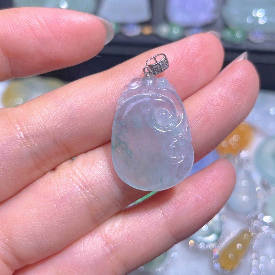 颈饰18K金镶嵌翡翠翡翠