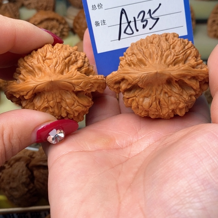 桃核吊坠起*咯大管帽大