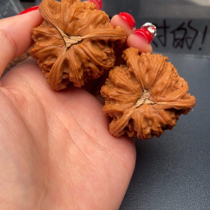 小****文玩核桃吊坠白狮子