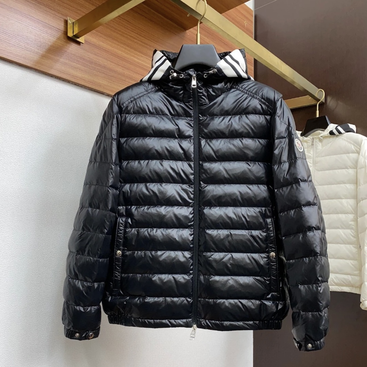 未使用 MONCLER CORNOUR 系列羽绒服合集