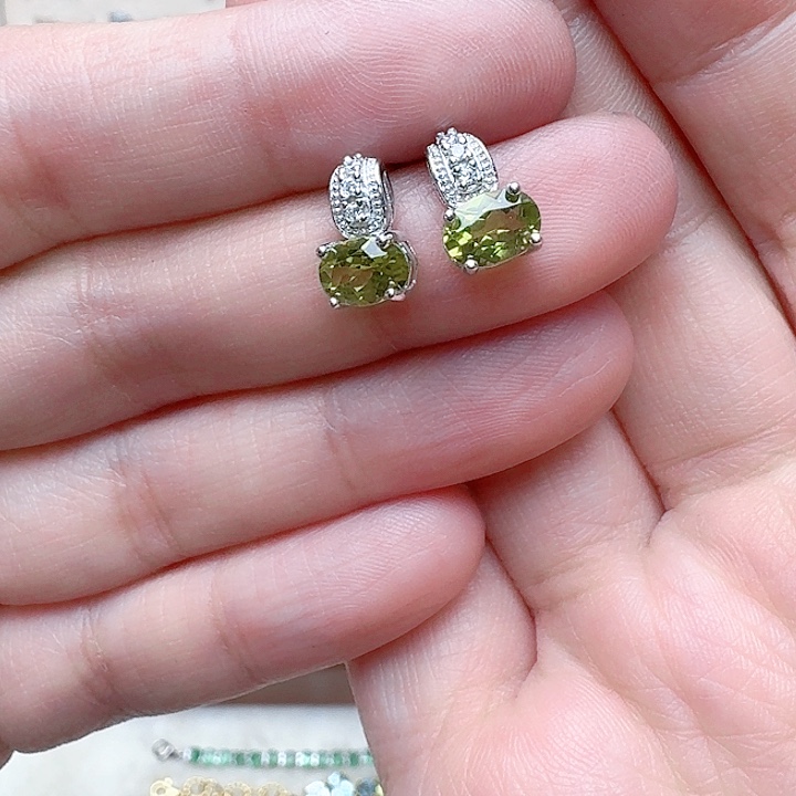 橄榄石耳饰银S925镶嵌耳钉