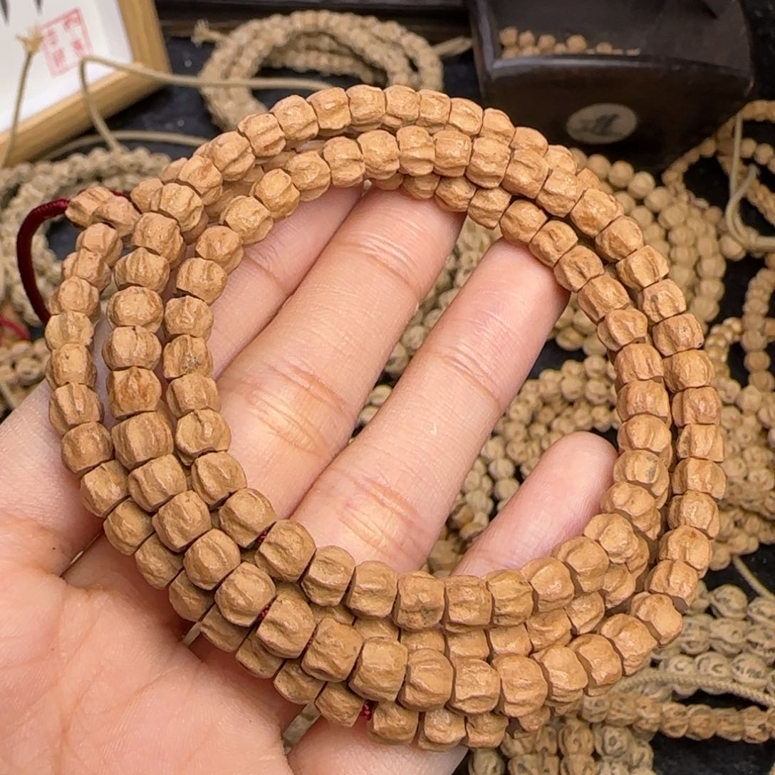 柏香籽/百香籽吊坠鲨***鱼