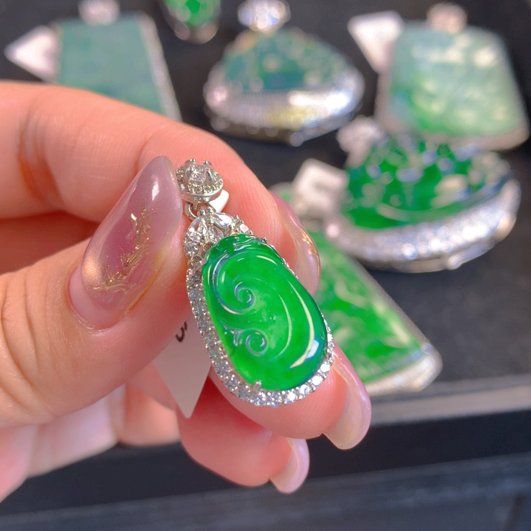 翡翠颈饰银S925镶嵌翡翠