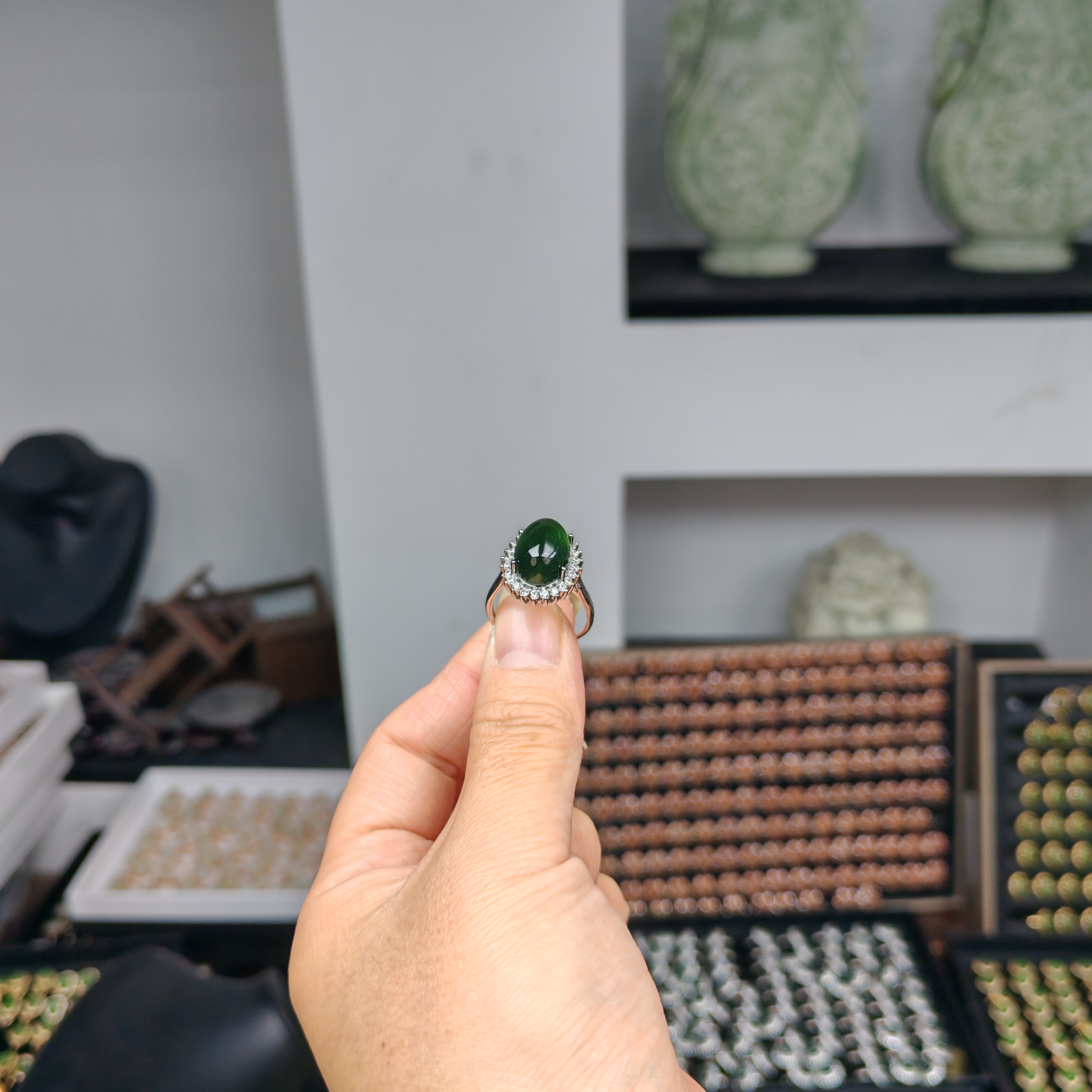 岫玉上品精美苹果绿鸽子蛋戒指