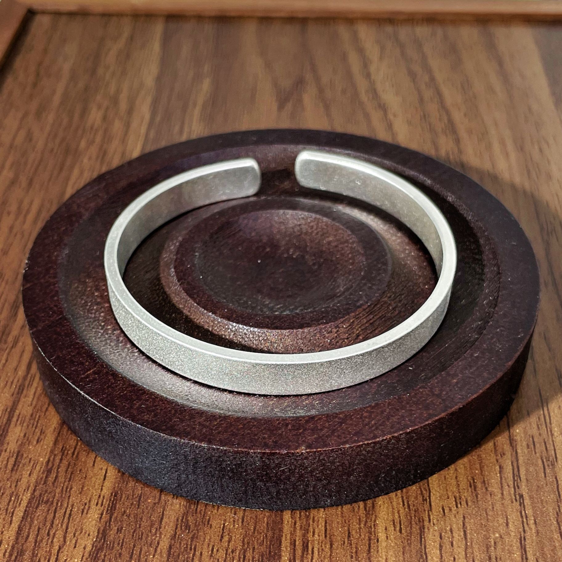 足银银制品 S166 磨砂扁条素圈 开口直播间选款时尚百搭精美手镯