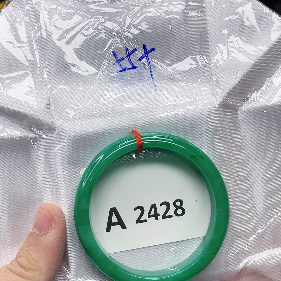 翡翠手镯未镶嵌多样性