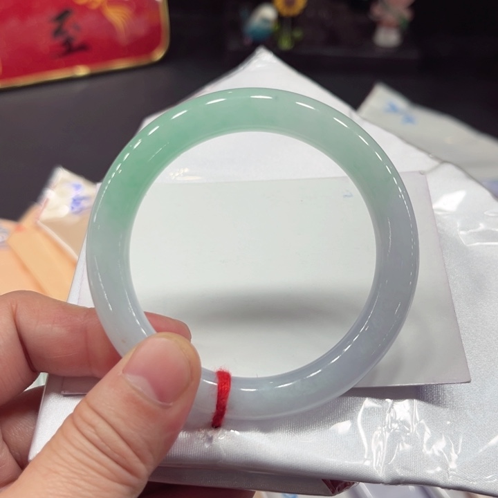 翡翠手镯未镶嵌52圆