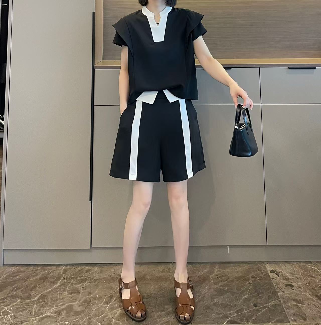 米可/MK-2579LJ【轻奢撞色V领上衣+短裤套装】时尚夏季新款两件套