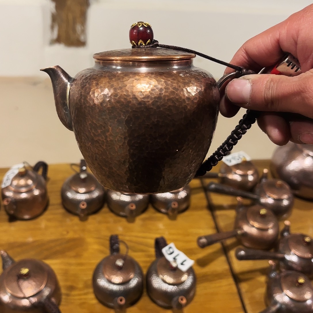 复古美人尖小壶手工锻打工艺