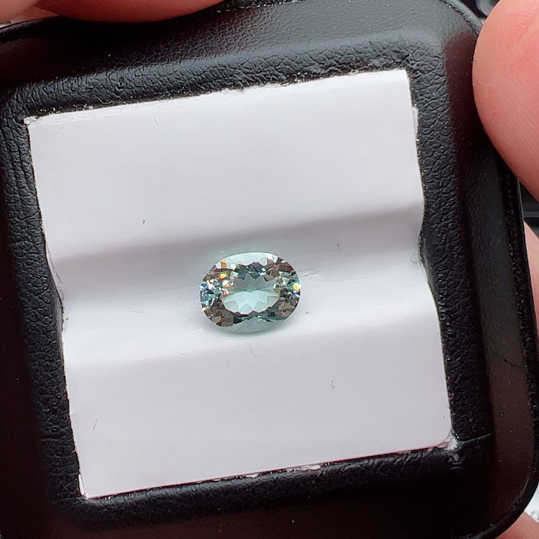 海蓝宝石裸石未镶嵌1.69克拉