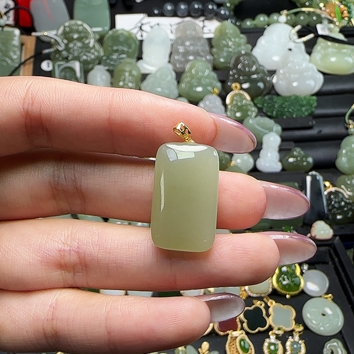 和田玉18K金镶嵌颈饰