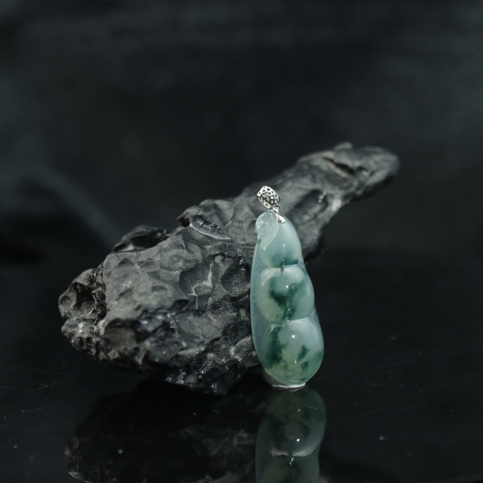 7天然缅甸翡翠A货18k飘花豆子/800315/上海嘉禾拍卖