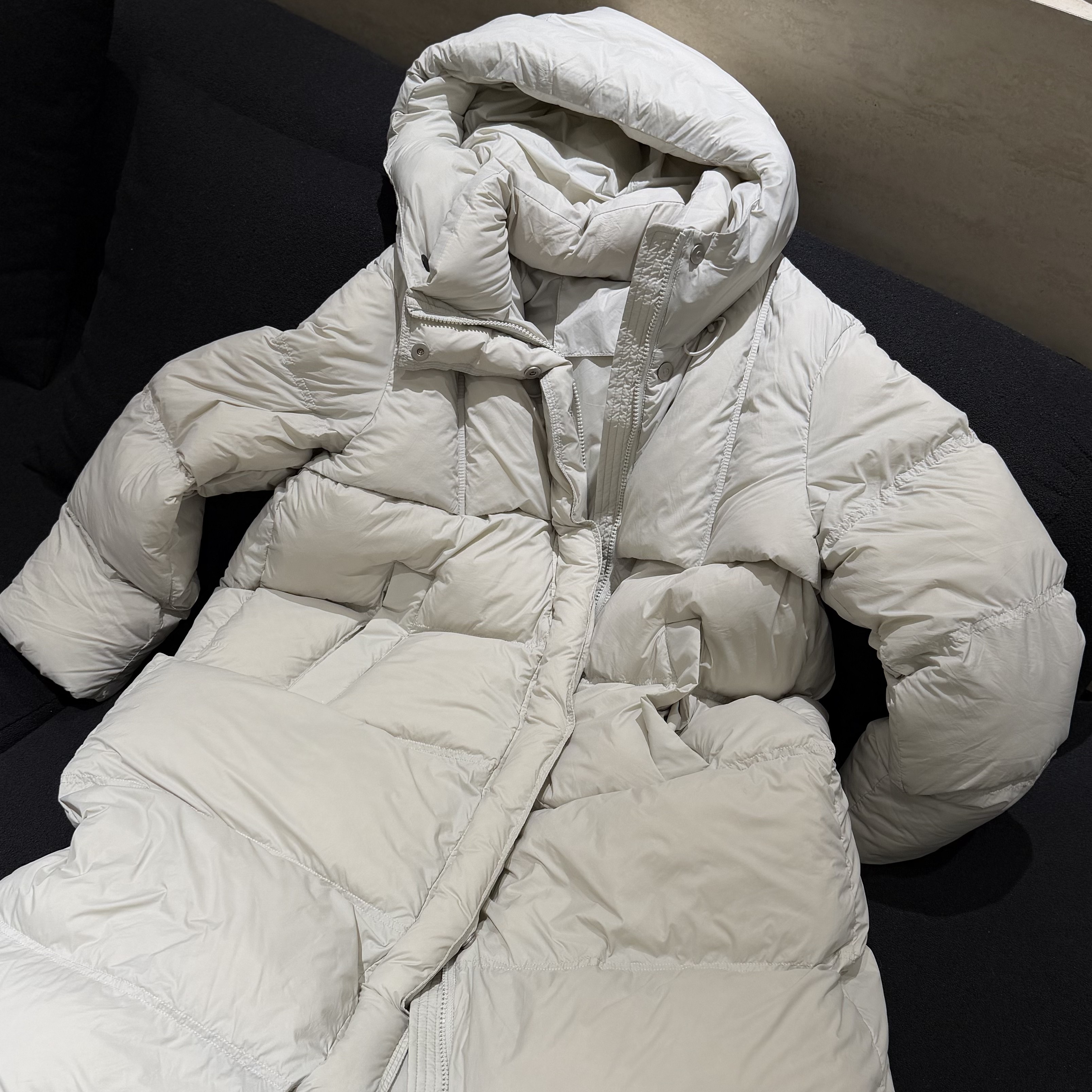 韩版简约高级感中长款连帽保暖时尚羽绒服