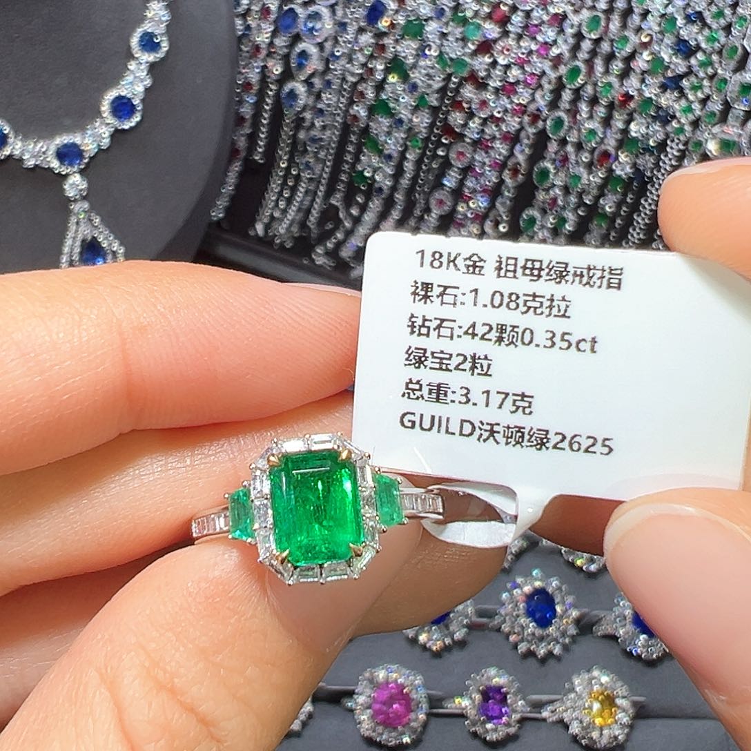 祖母绿戒指18K金镶嵌