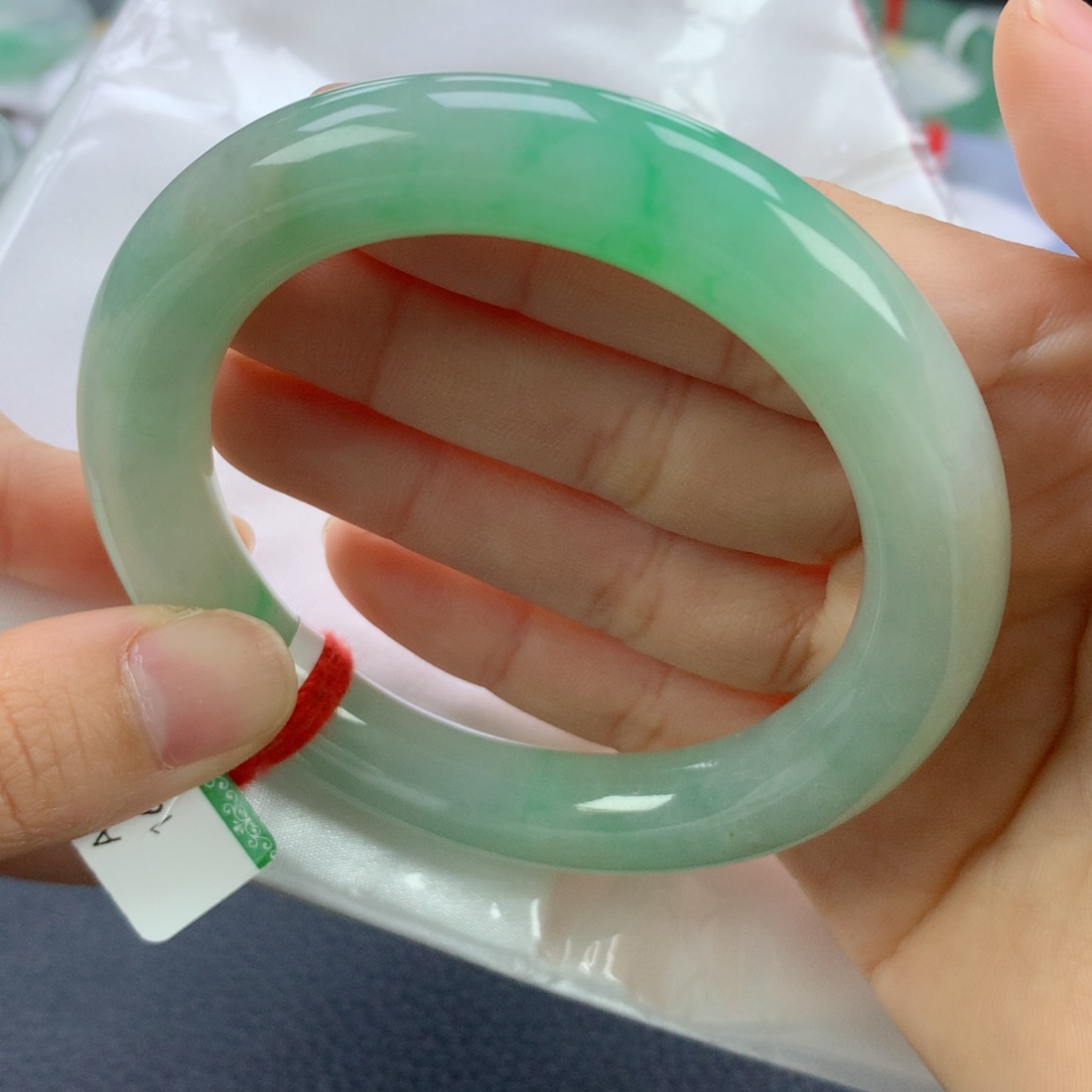 翡翠手镯未镶嵌56圆