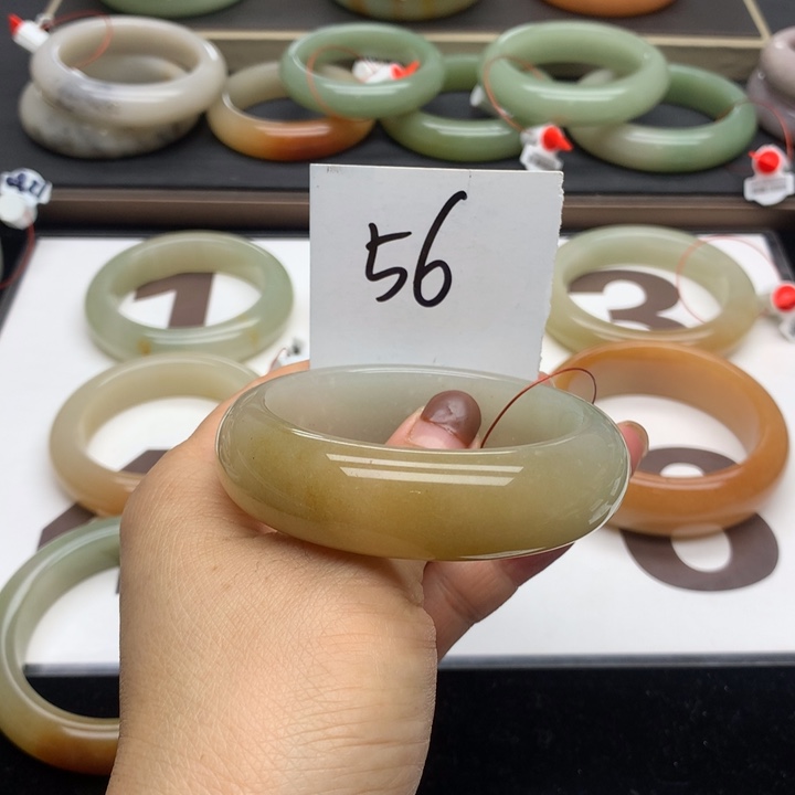 未镶嵌手镯石英质玉