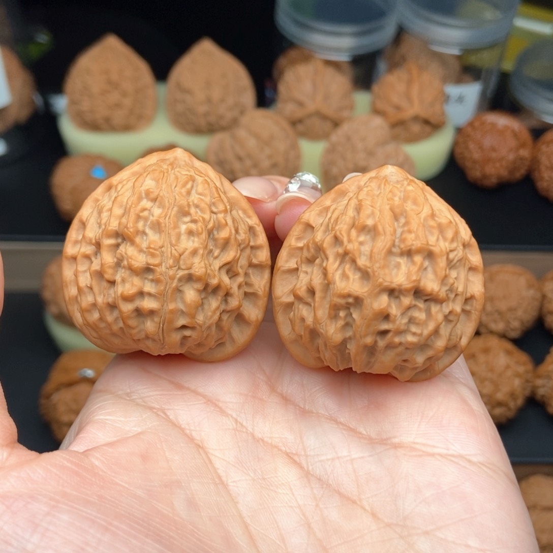 吊坠文玩核桃38.5金牛